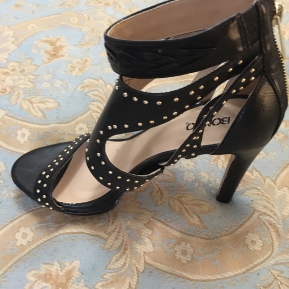 Comfortable, beautiful party shoe . - Picture 5 of 5